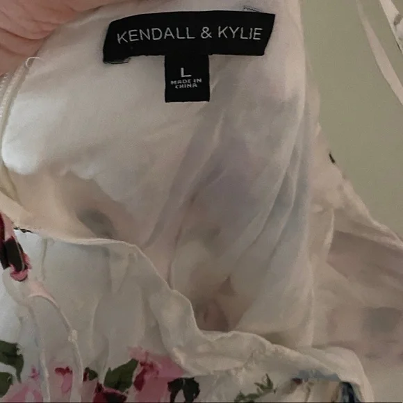 NWOT Kendall & Kylie white floral romper - Picture 2 of 5